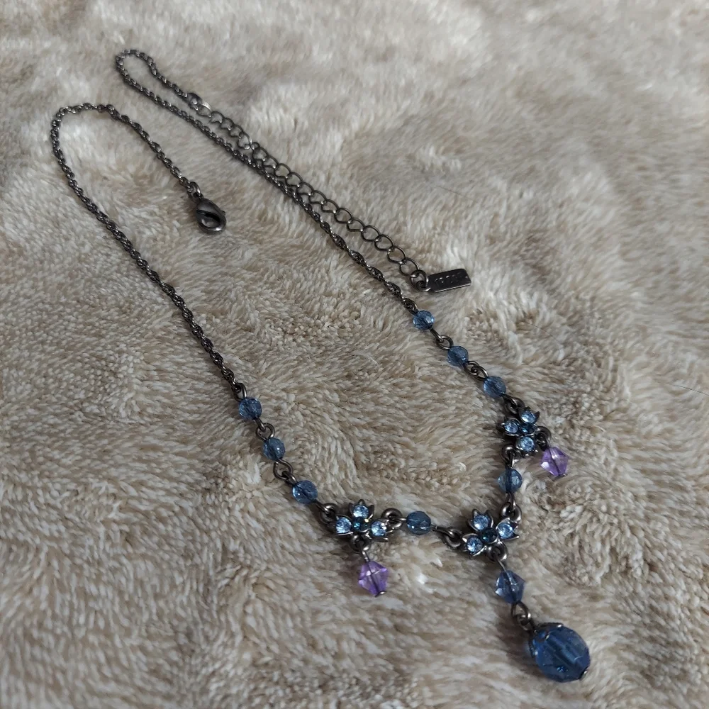 '1928' Textured Gun Metal Black/Faceted Blue & Purple Crystal Floret Necklace - Picture 3 of 8